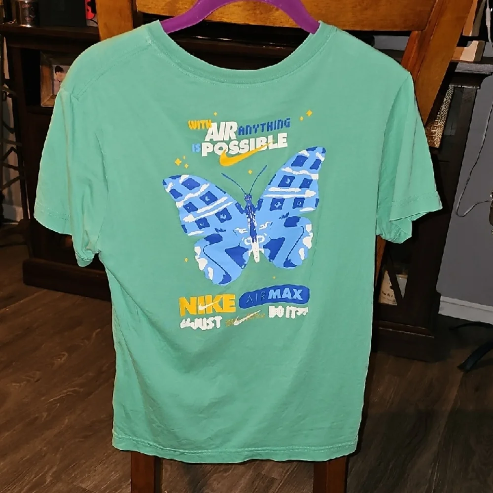 Nike Loose Fit Youth Girls Sz Medium Tshirt. Super Cute